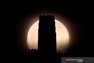 Pesona supermoon di Inggris