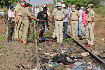 Kereta api di India hantam pekerja migran yang tidur di lintasan rel