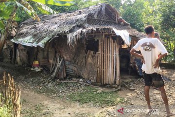 Bupati Bogor beri bantuan tukang roti tinggal di gubuk yang viral