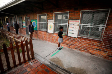 Sekolah di Afrika Selatan kembali dibuka setelah tertunda