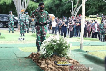 TNI berkabung, kibarkan bendera setengah tiang selama sepekan