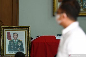 TNI kibarkan bendera setengah tiang atas meninggalnya Djoko Santoso