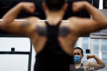 Warga Beijing kembali berolahraga di gym setelah wabah COVID-19