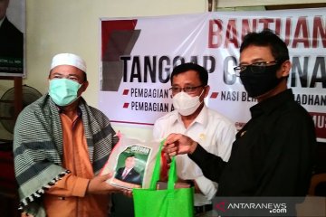 Anggota DPD RI bagikan puluhan paket bahan pokok untuk penceramah