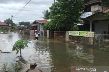 Banjir Aceh Besar surut, warga mulai bersihkan rumah