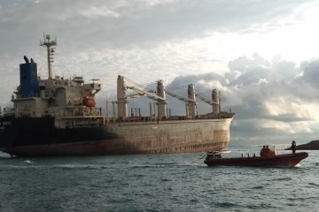 Dua kapal kargo kandas di perairan Batam