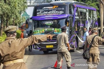 Ribuan kendaraan pemudik diputar balik di Karawang