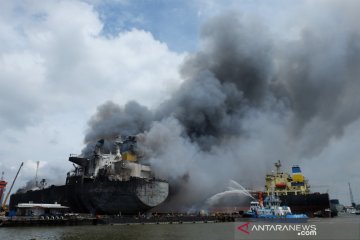 Kapal tanker MT JAG LEELA terbakar di Belawan