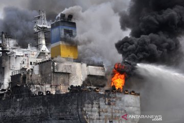 12 pekerja terluka akibat kapal tanker terbakar di Pelabuhan Belawan