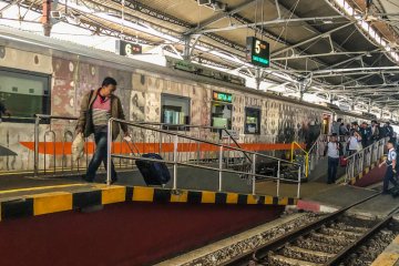 Hari pertama kereta luar biasa di Stasiun Yogyakarta diisi 9 penumpang