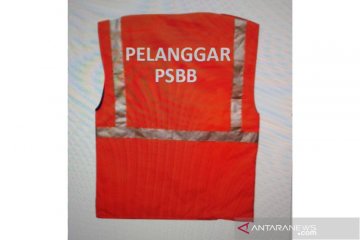 Satpol PP Jakpus siapkan rompi dan sapu untuk pelanggar PSBB