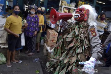 Cara unik polisi Bali sosialisasi cegah COVID-19