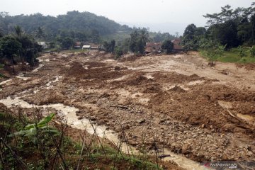 Banjir bandang dan tanah longsor terjang Kampung Suruluk, Kabupaten Bogor