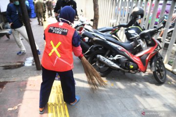 Ini dia sanksi sosial bagi pelanggar PSBB di Jakarta