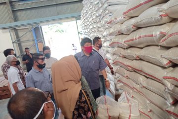 DPRD Karawang temukan cadangan beras berkutu, untuk dapur umum