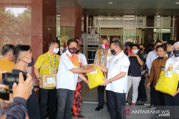 Bamsoet beri 200 paket bansos bagi sopir angkutan umum di DKI Jakarta