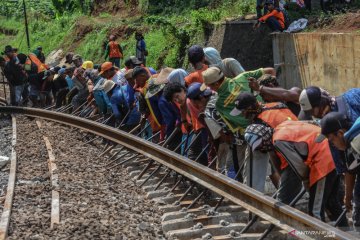 Perbaikan bantalan rel kereta api