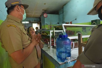 Kemenag: Larangan warung nasi buka saat siang hari terlalu berlebihan