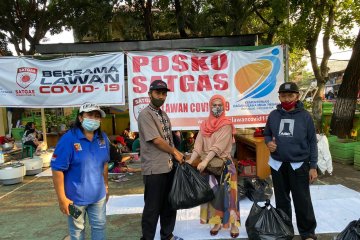 Anggota PIA DPR galang solidaritas membantu Posko Satgas COVID-19