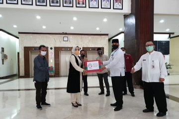 Pemkot Jakpus terima bantuan 450 APD dari Jakarta Tourism Forum