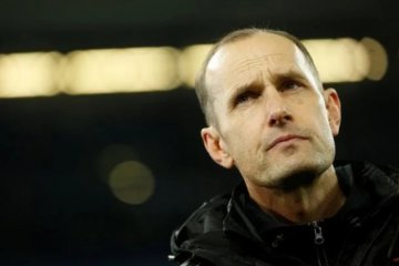 Gara-gara pasta gigi, pelatih Augsburg absen saat Bundesliga dimulai