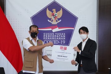 Uniqlo donasikan 500 ribu masker untuk tenaga medis