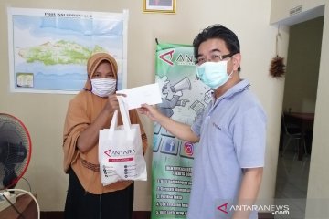 LKBN ANTARA bagikan sembako ke warga Gorontalo terdampak COVID-19