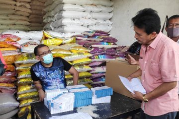 Ribuan kuli angkut Pasar Induk Cipinang dapat bantuan obat herbal