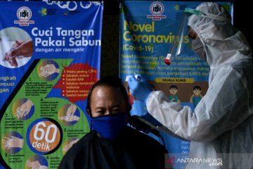 Layanan pangkas rambut bagi dokter saat pandemi COVID-19