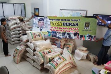 PKS Depok distribusikan 5 ton beras bagi warga terdampak COVID-19