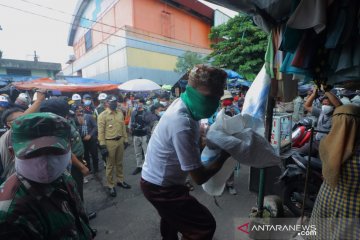 Wali Kota Bogor pimpin penertiban pedagang di Pasar Kebon Kembang