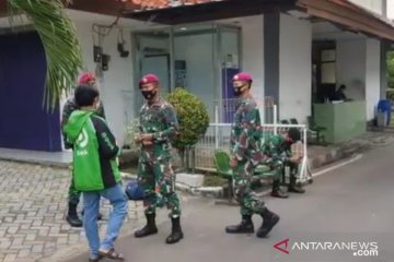 Puluhan TNI jaga tempat isolasi WNI di Asrama Haji Pondok Gede