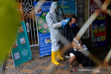 Layanan pangkas rambut bagi dokter saat pandemi COVID-19