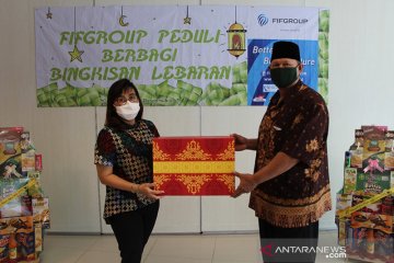 FIFGroup bagikan bingkisan Lebaran bagi warga terdampak COVID-19