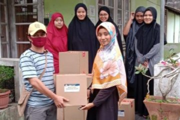 Kagama Aceh salurkan paket sembako untuk mahasiswa Aceh  di Yogyakarta