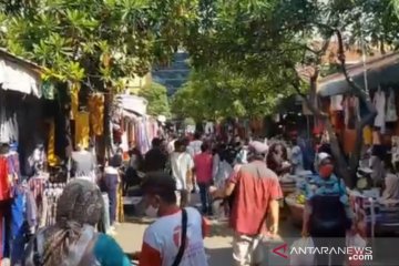 Pasar Bali Mester ramai pengunjung