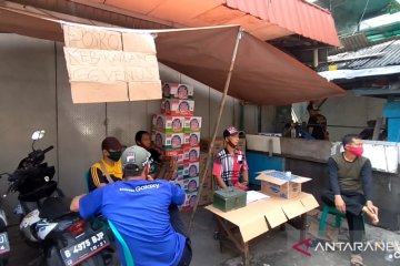 Sekolah jadi tempat pengungsian ibu dan anak warga Gang Venus