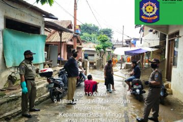 Warga Kelurahan Pejaten Timur mulai benahi sisa banjir