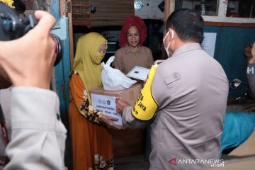 MPR bersama Polda Metro Jaya dan Kodam Jaya bagikan sembako