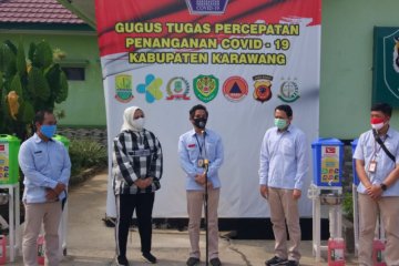 ADM serahkan bantuan COVID-19 kepada Bupati Karawang