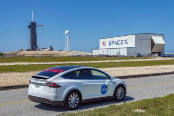 Tesla Model X akan angkut astronaut