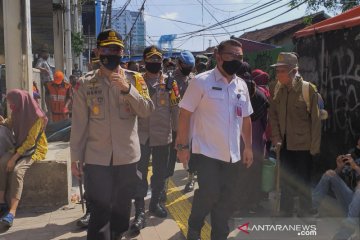 Petugas gabungan inspeksi mendadak Pasar Tanah Abang