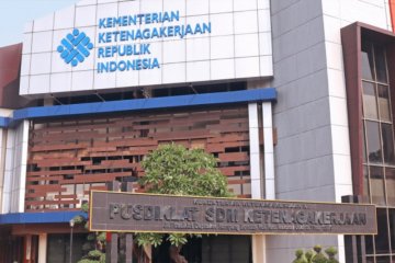 Kaca gedung Pusdiklat di Jaktim nyaris lepas terempas angin