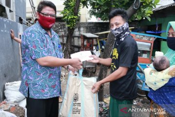 Warga Jatim di Jabodetabek dapat bantuan sembako dari Pemprov Jatim