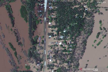 Citra satelit banjir akibat jebolnya bendungan di Midland