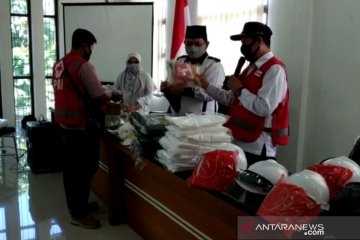 PMI Kota Sukabumi salurkan APD untuk tenaga kesehatan