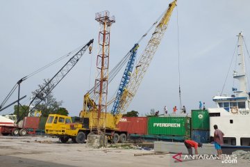 Arus peti kemas di pelabuhan Tanjung Pandan turun dampak COVID-19