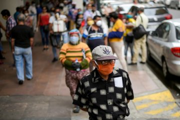 Tuntut jenazah pemimpin dikembalikan, pribumi Ekuador sandera polisi