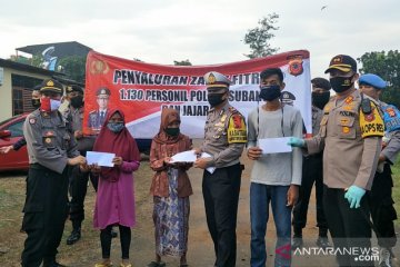 Ribuan personel Polres Subang salurkan zakat fitrah menjelang Lebaran