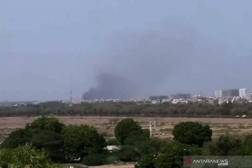 Pesawat jatuh di Karachi, tidak ada penumpang WNI